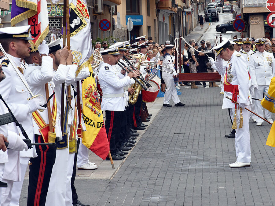 Más de 200 personas juran bandera en un acto histórico para Santa Pola organizado por la Armada