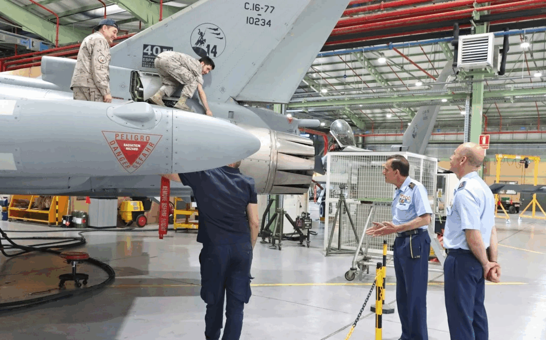 El JEMA visita el Ala 14 en la Base Aérea de Albacete