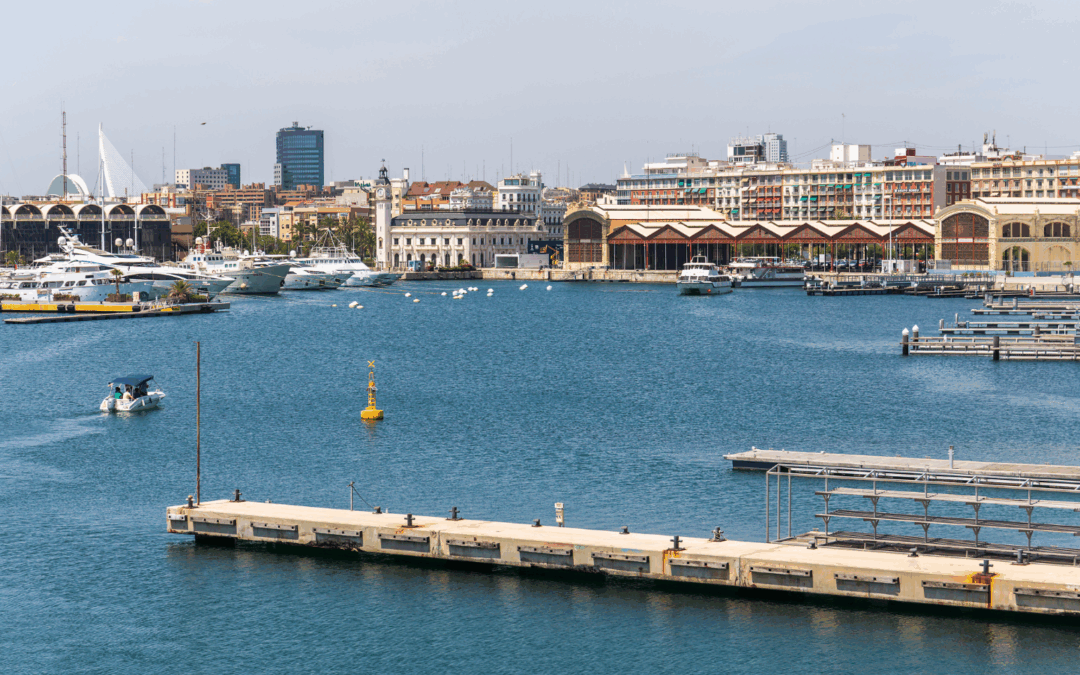 La Armada neutraliza un proyectil de artillería en el puerto de Valencia