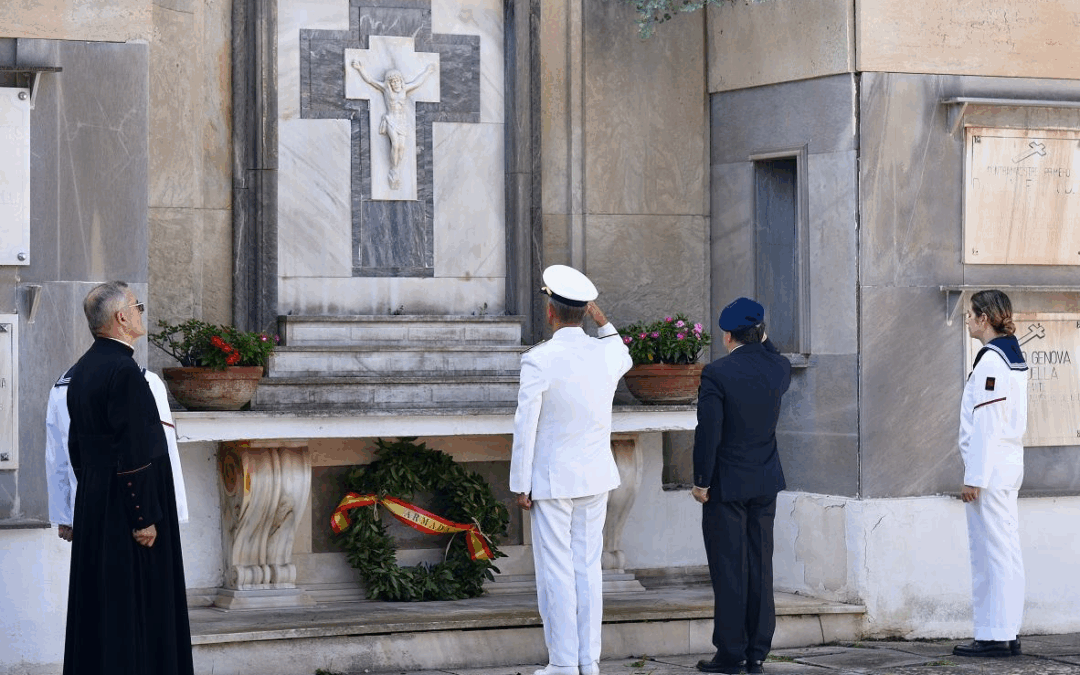 La Armada homenajea a sus difuntos en el cementerio de Cartagena